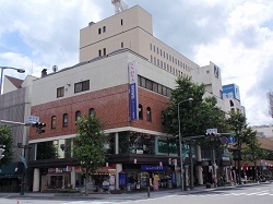 八十二銀行松本駅前店左隣