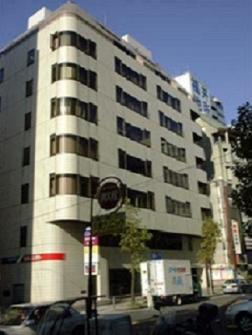 横浜駅西口より徒歩７分　アスカビル内にヤマハ横浜センターがあります。