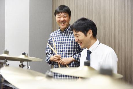 ヤマハミュージックアベニューなんば　ドラム担当講師のご紹介です。