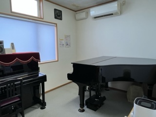 S1ピアノのレッスン室