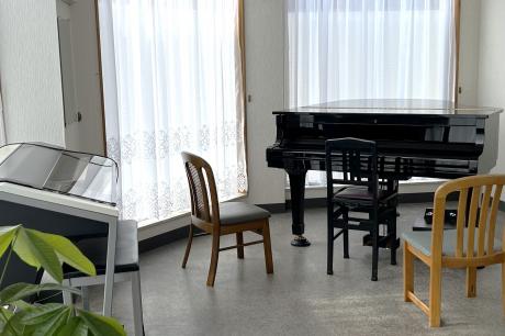 ２F グランドピアノ個室